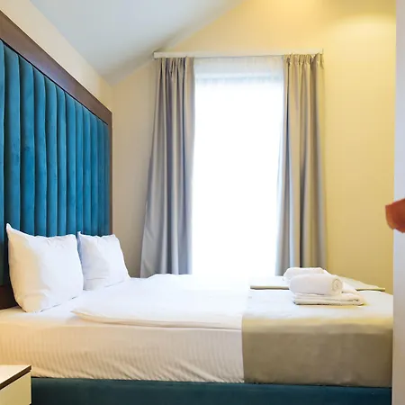 Marquise Garni Hotel 4*