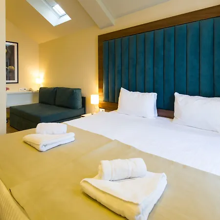 Marquise Garni Hotel 4*