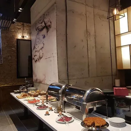 Marquise Garni Hotel 4*